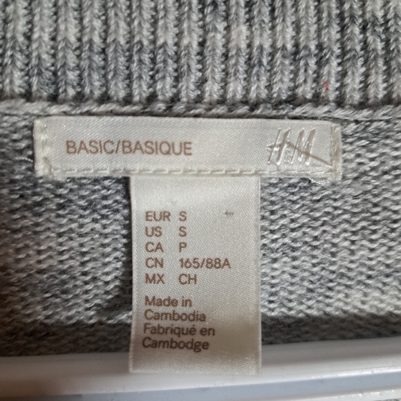 H&M Basics Grey Cable Knit Long Sleeve V-Neck Sweatshirt Pullover Size Small - Picture 4 of 8